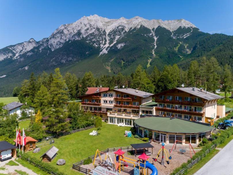 Kinderhotel Laerchenhof Obsteig Exterior photo