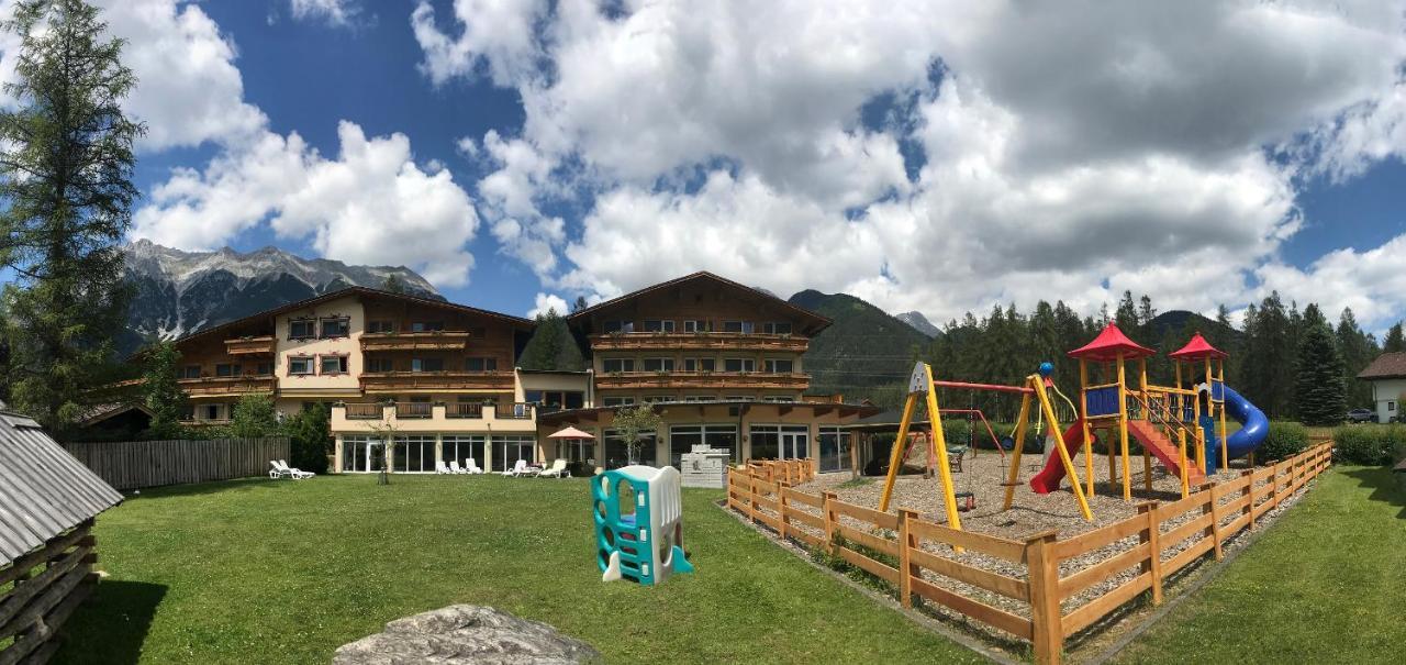 Kinderhotel Laerchenhof Obsteig Exterior photo
