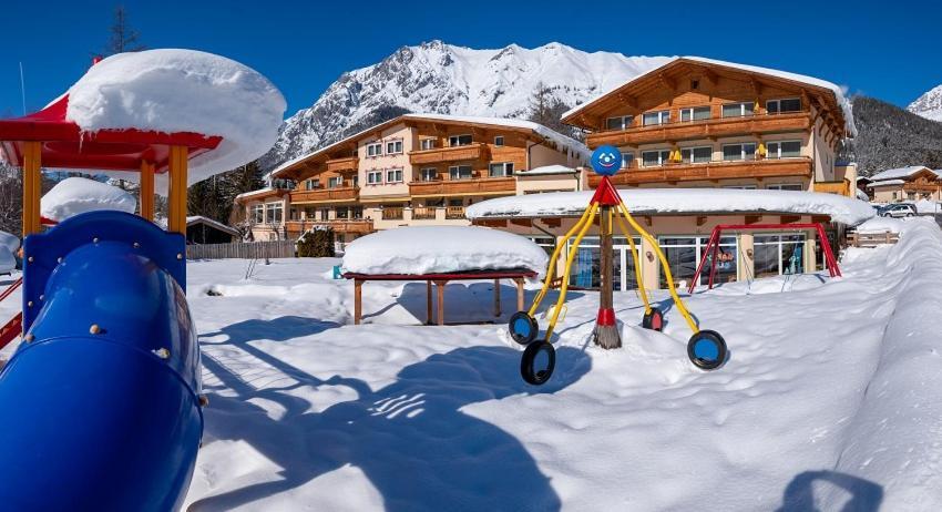 Kinderhotel Laerchenhof Obsteig Exterior photo