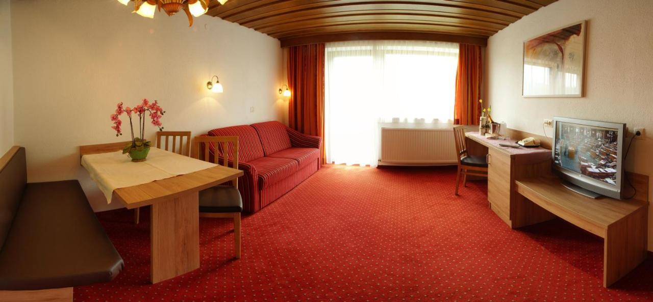 Kinderhotel Laerchenhof Obsteig Exterior photo
